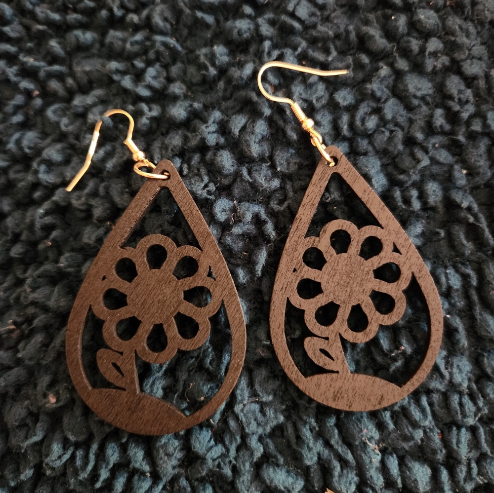 New black wooden fashion earrings